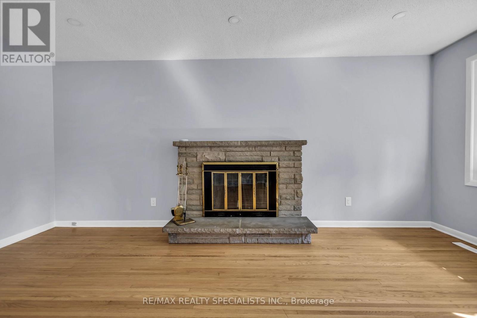 27 TOULON Crescent, London East, ON photo 6