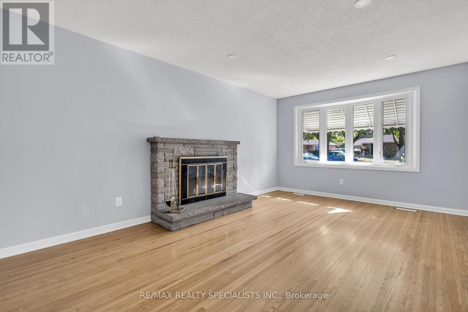 27 TOULON Crescent, London East, ON photo 7