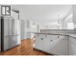 Bedroom - 872 Sierra Morena Court Sw, Calgary, AB T3H3C6 Photo 10