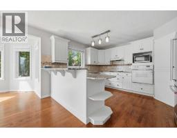 4pc Bathroom - 872 Sierra Morena Court Sw, Calgary, AB T3H3C6 Photo 11