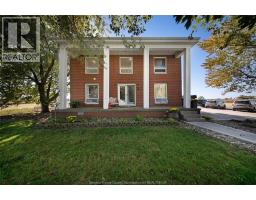 Sunroom/Fireplace - 530 Road 11, Kingsville, ON N0R1V0 Photo 8