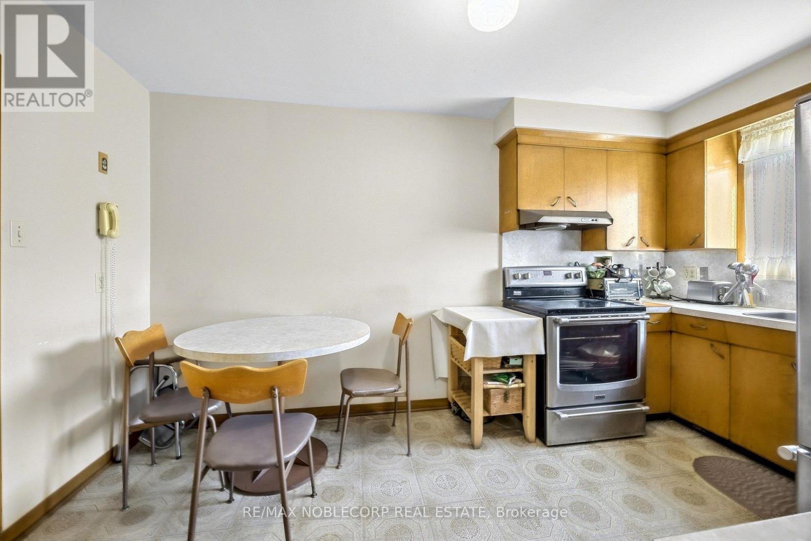 157 HALLMARK AVENUE - 13