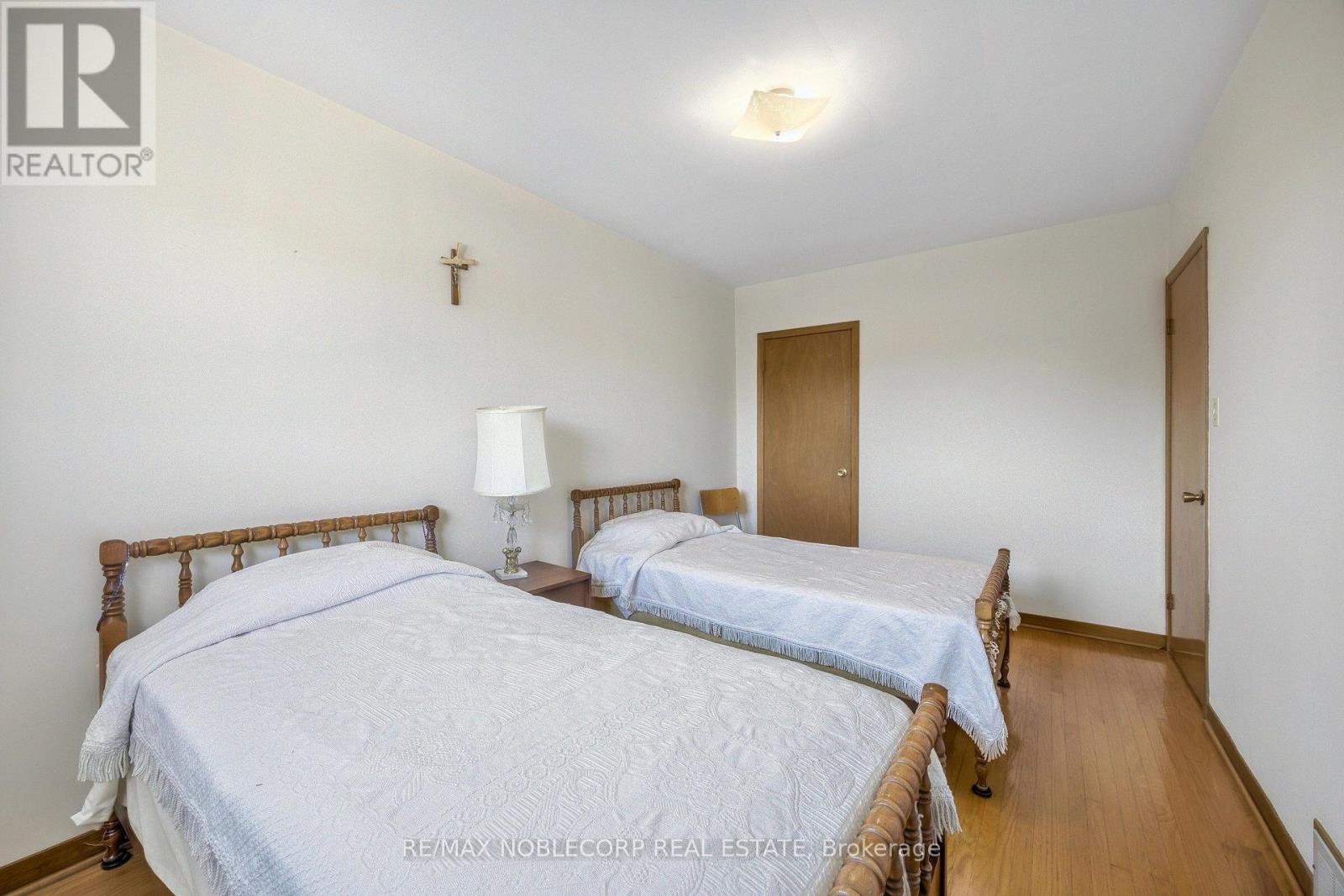 157 HALLMARK AVENUE - 20