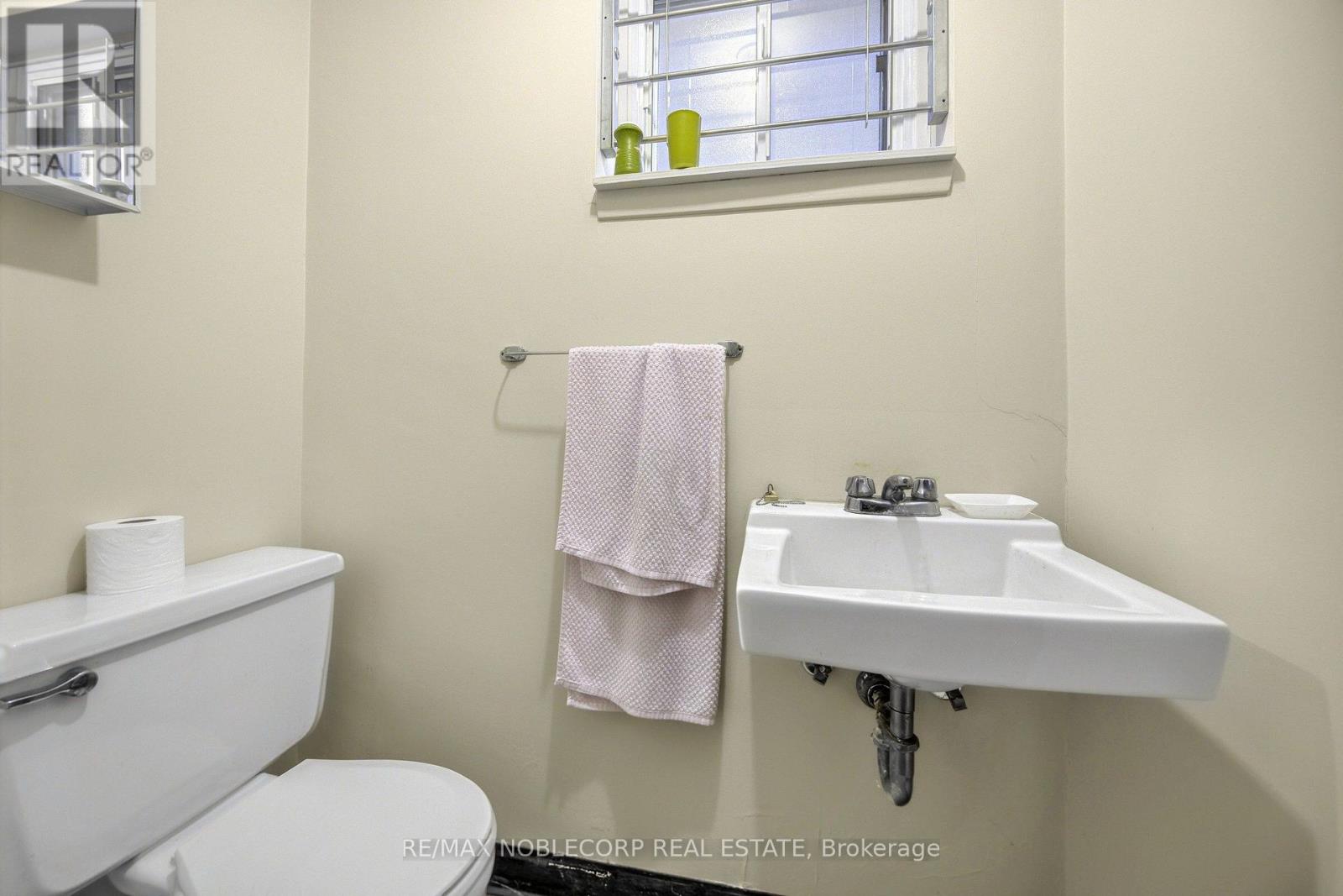 157 HALLMARK AVENUE - 26