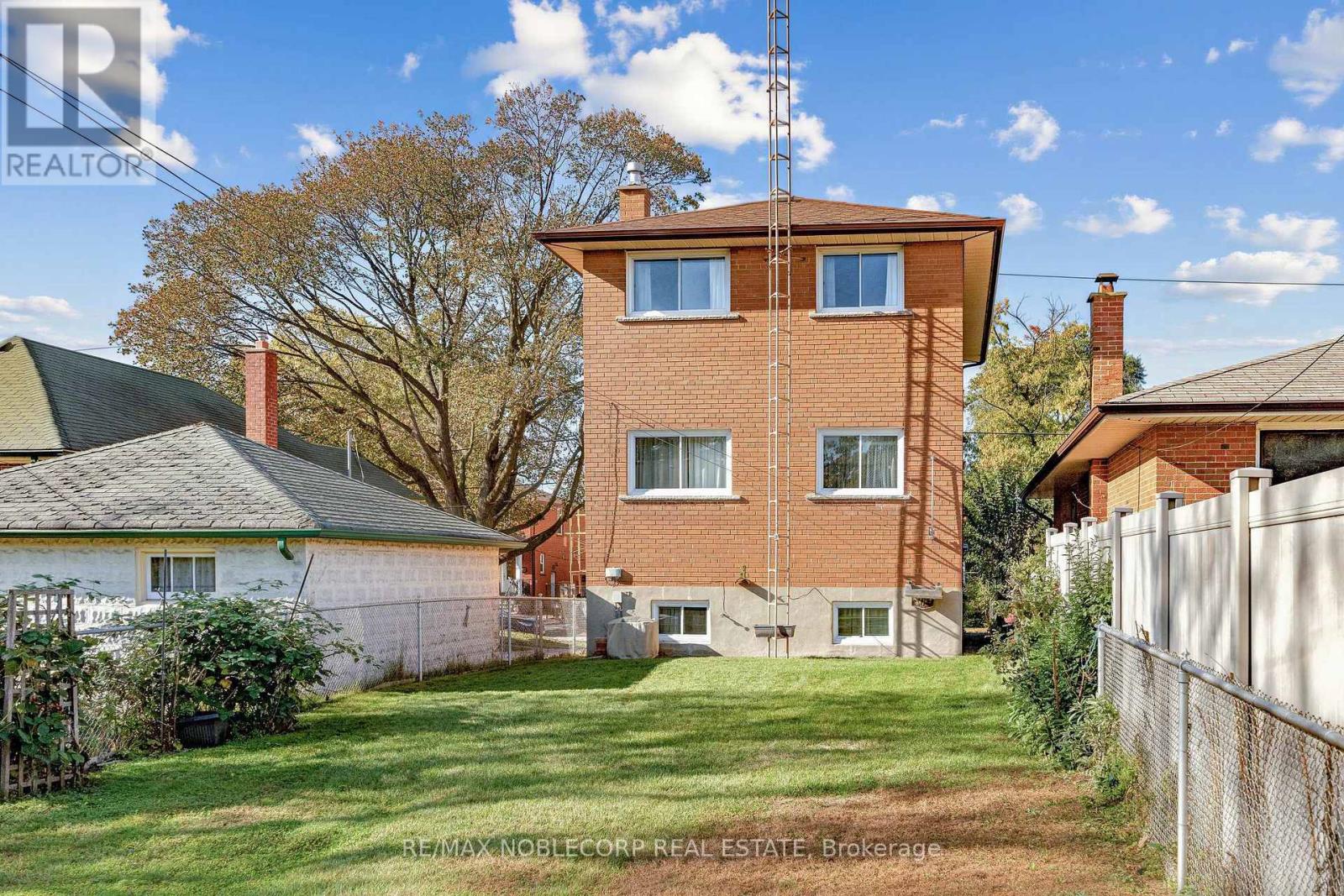 157 HALLMARK AVENUE - 30