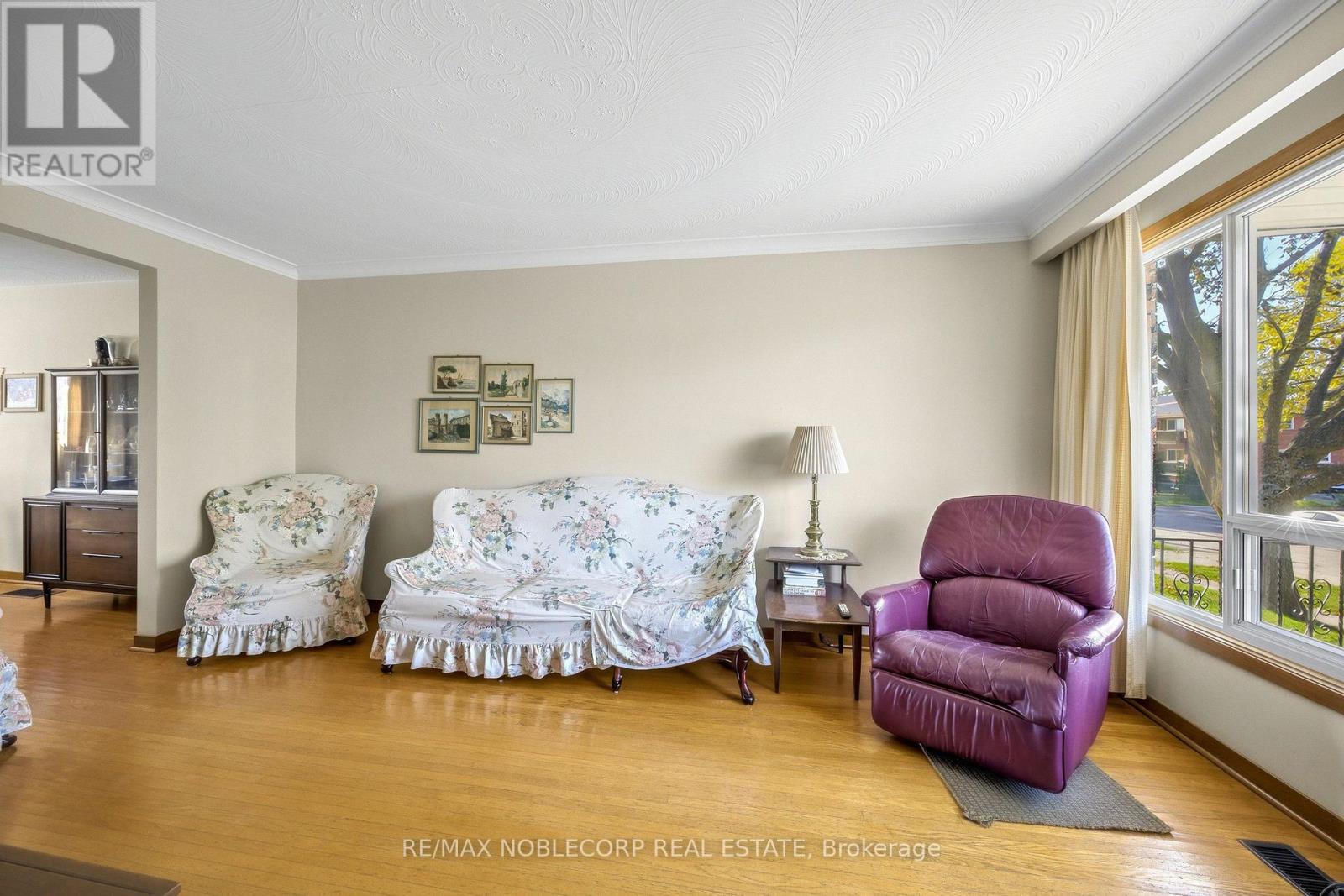 157 HALLMARK AVENUE - 5