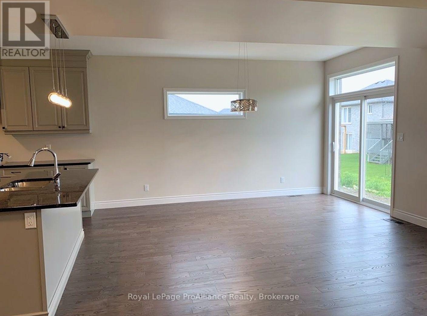 66 Farmington Crescent, Belleville, ON photo 4