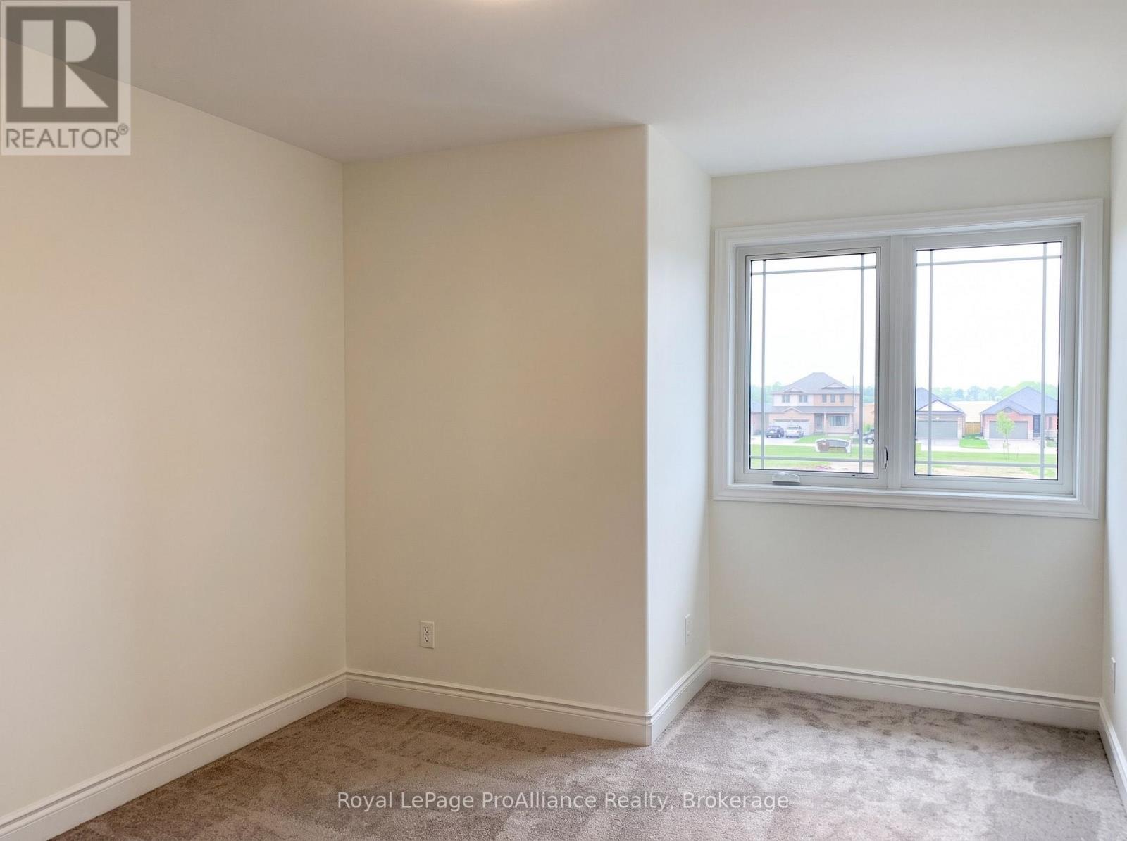 66 Farmington Crescent, Belleville, ON photo 9