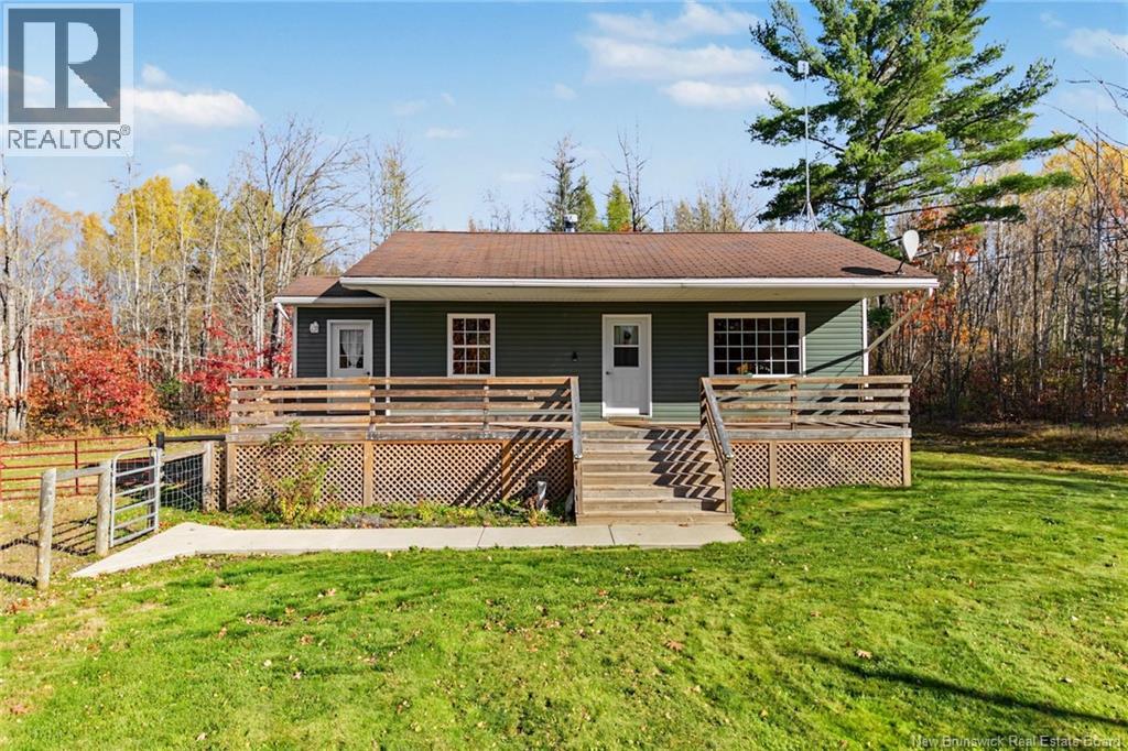 10 Edgewater Lane, photo 1