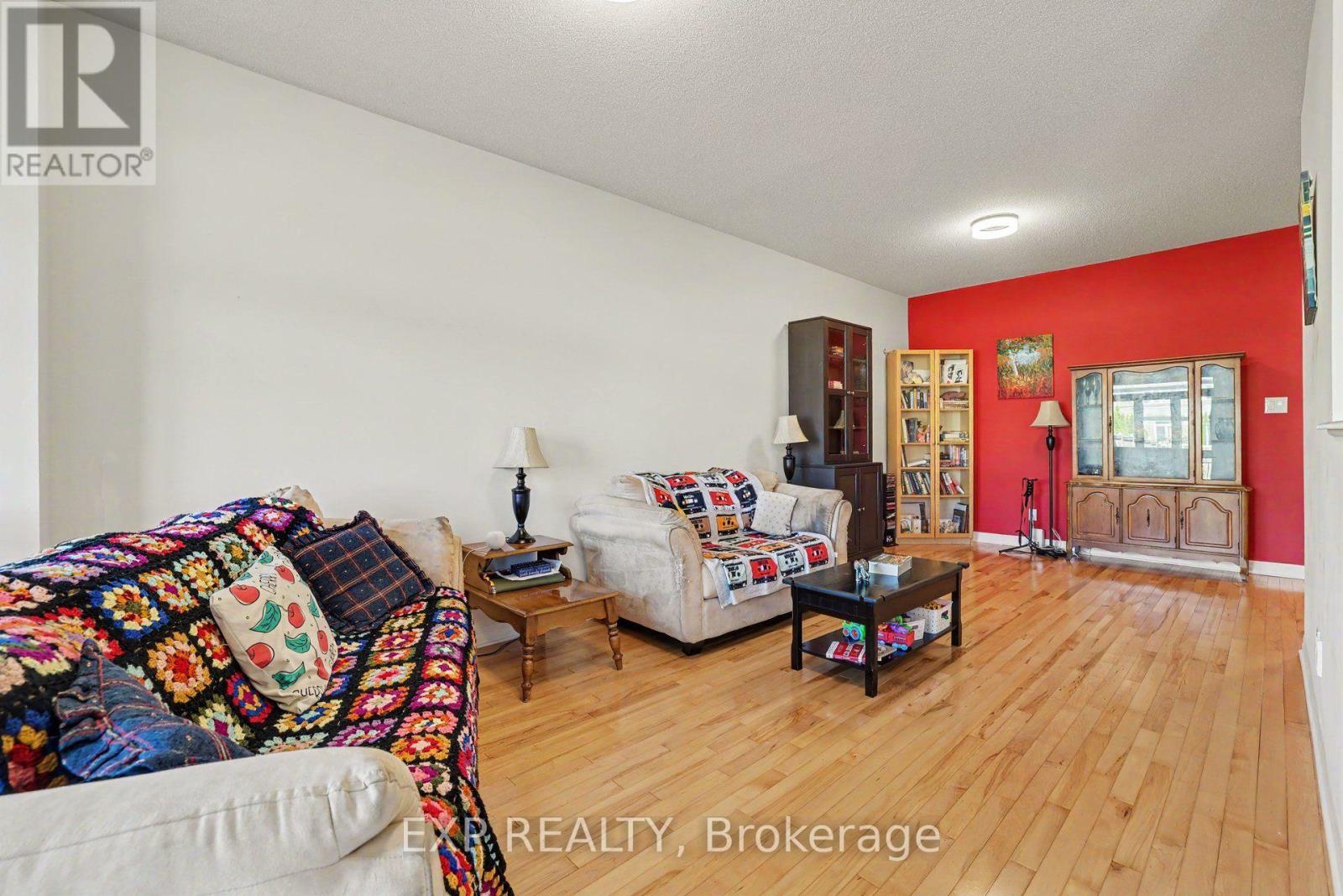 Commercial Properties for Sale in Ottawa – 115 HAWKSHAW CRESCENT – By Peter Sagos - Image 9