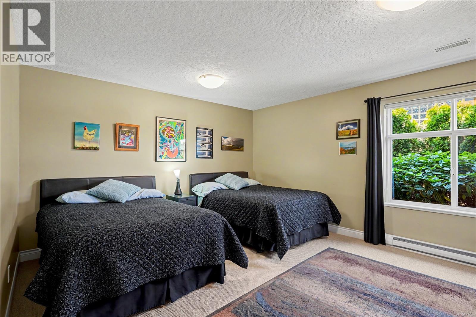 873 Country Club Dr, Cobble Hill - Image 1