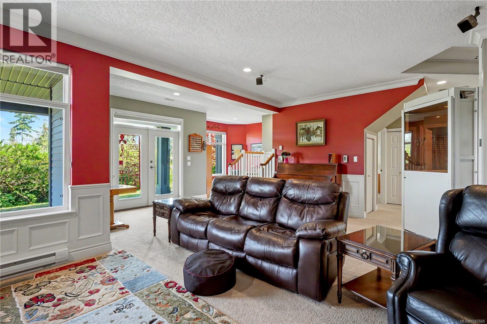 873 Country Club Dr, Cobble Hill - Image 1