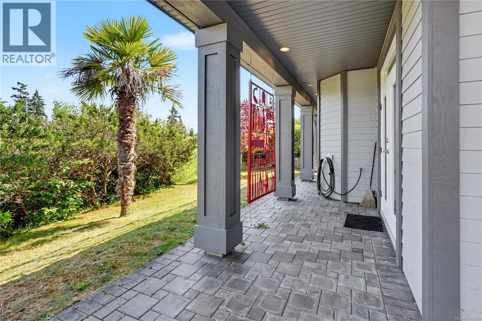 873 Country Club Dr, Cobble Hill - Image 1