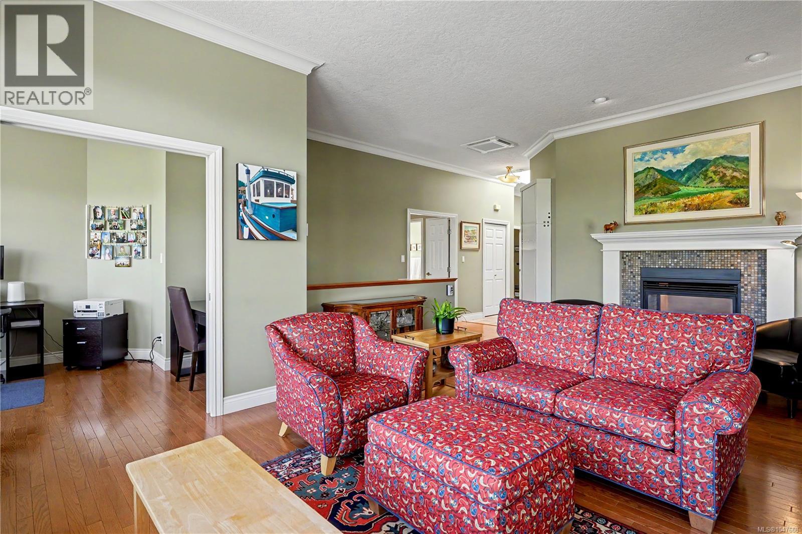 873 Country Club Dr, Cobble Hill - Image 1