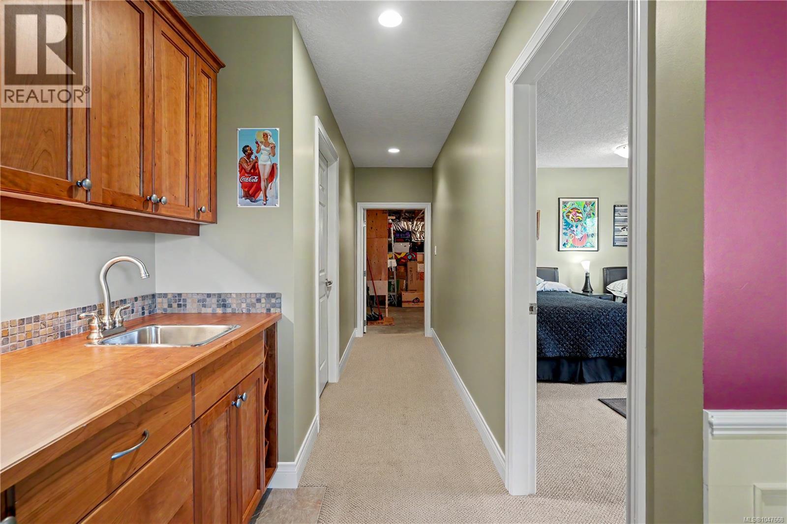 873 Country Club Dr, Cobble Hill - Image 1