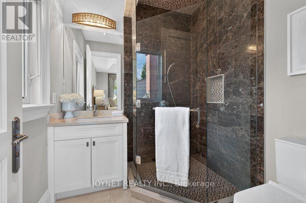 119 Patricia Avenue, Toronto, ON photo 37