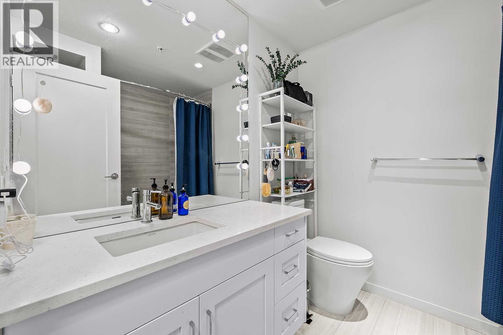 303 3030 Pandosy Street, Kelowna