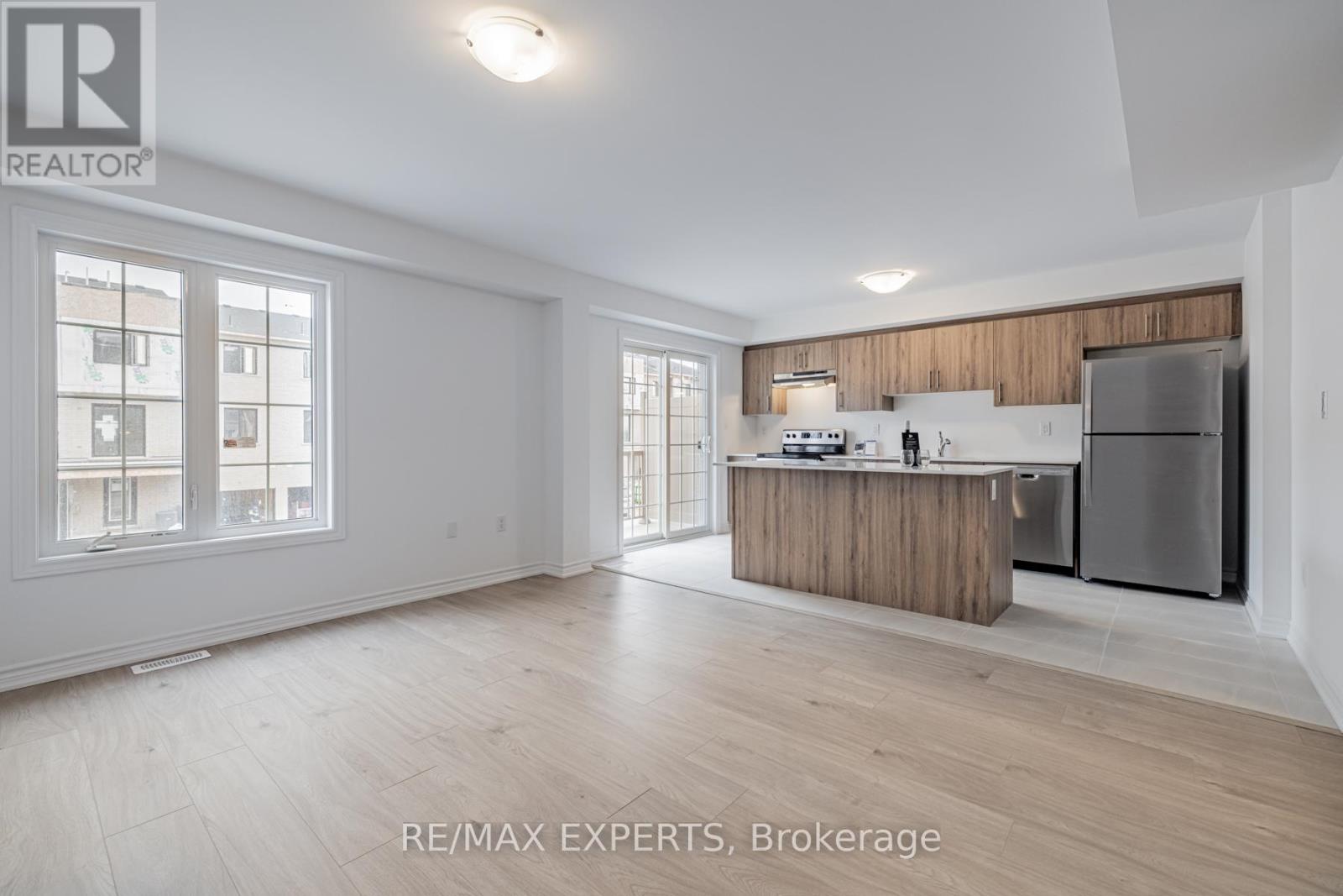 13 Silo Mews, Barrie photo 11