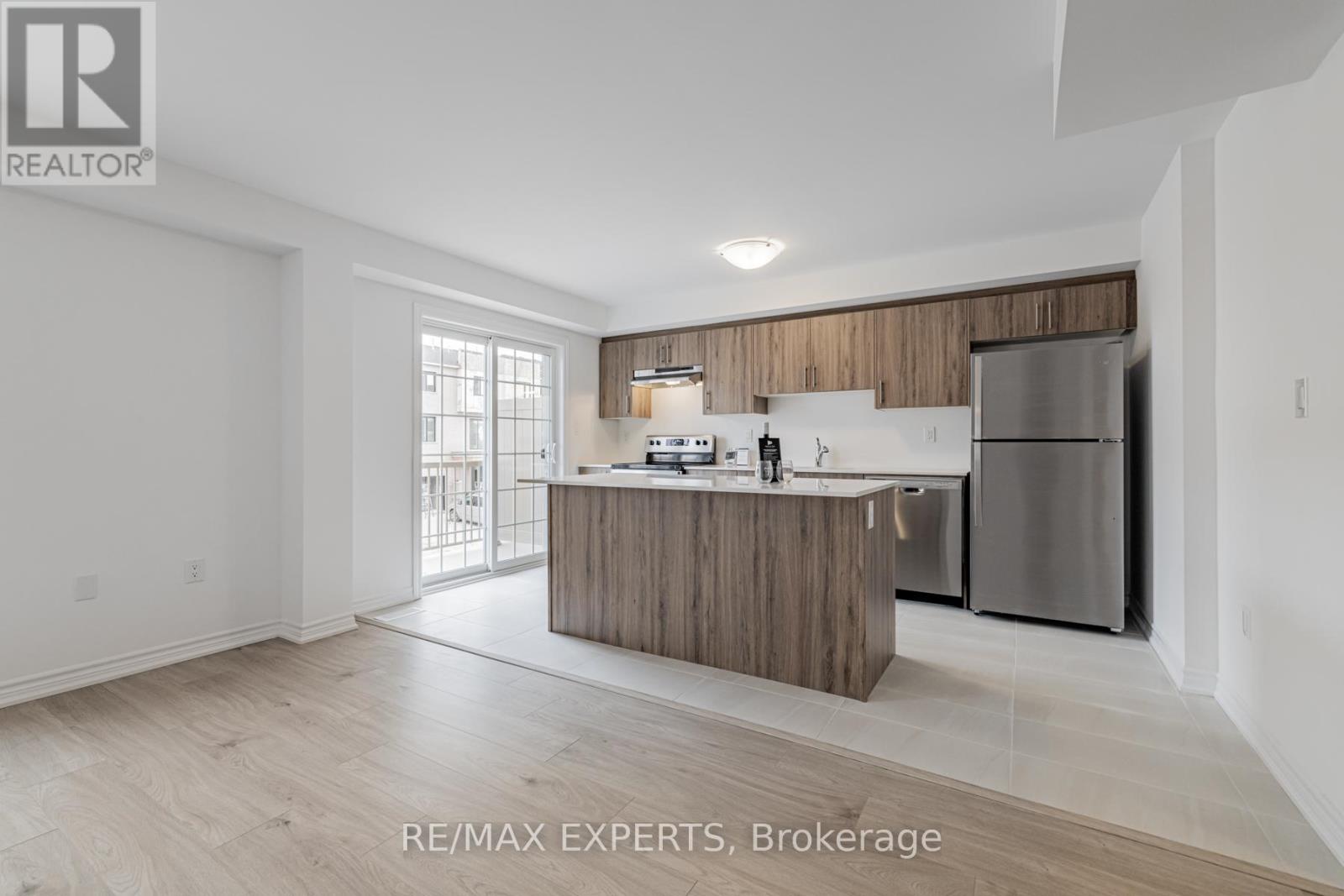 13 Silo Mews, Barrie photo 12