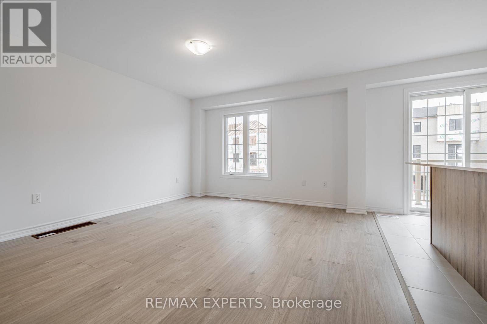 13 Silo Mews, Barrie photo 5