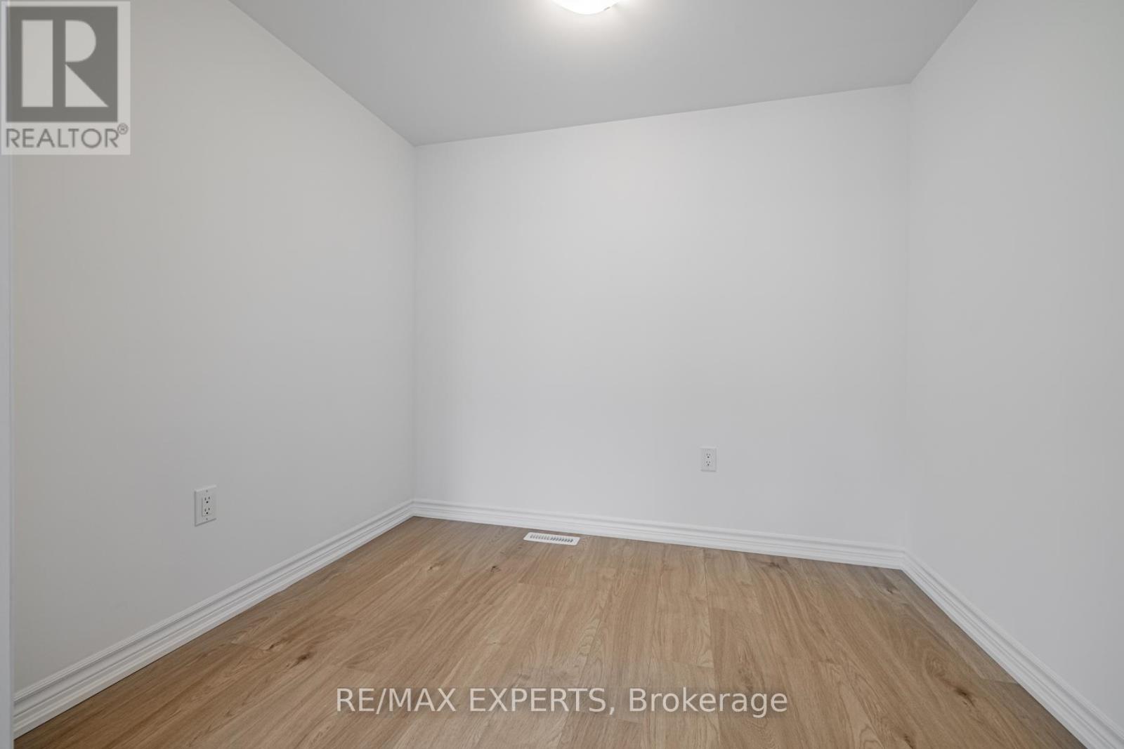 13 Silo Mews, Barrie photo 9