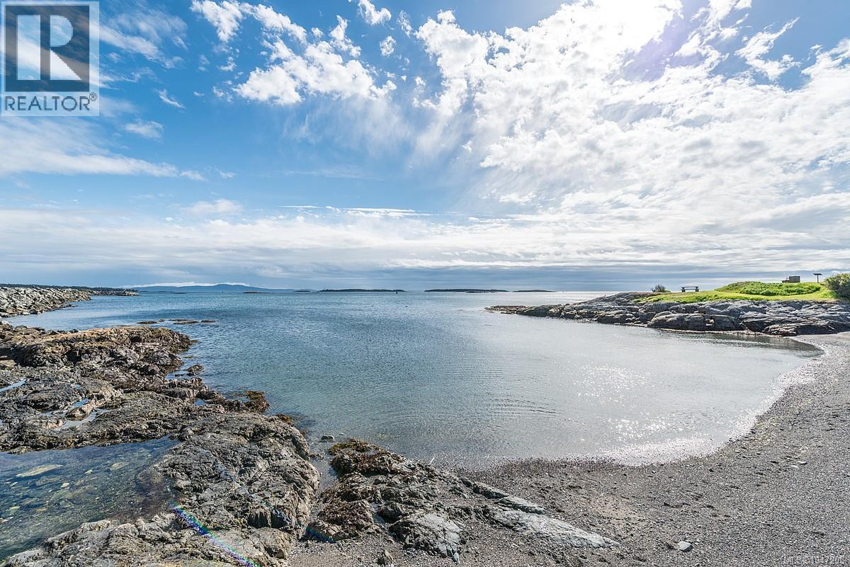 1632 Beach Dr, Oak Bay - Image 1