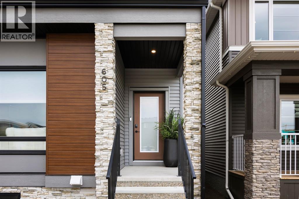 605 Lambeau Link SE, Airdrie — photo 2