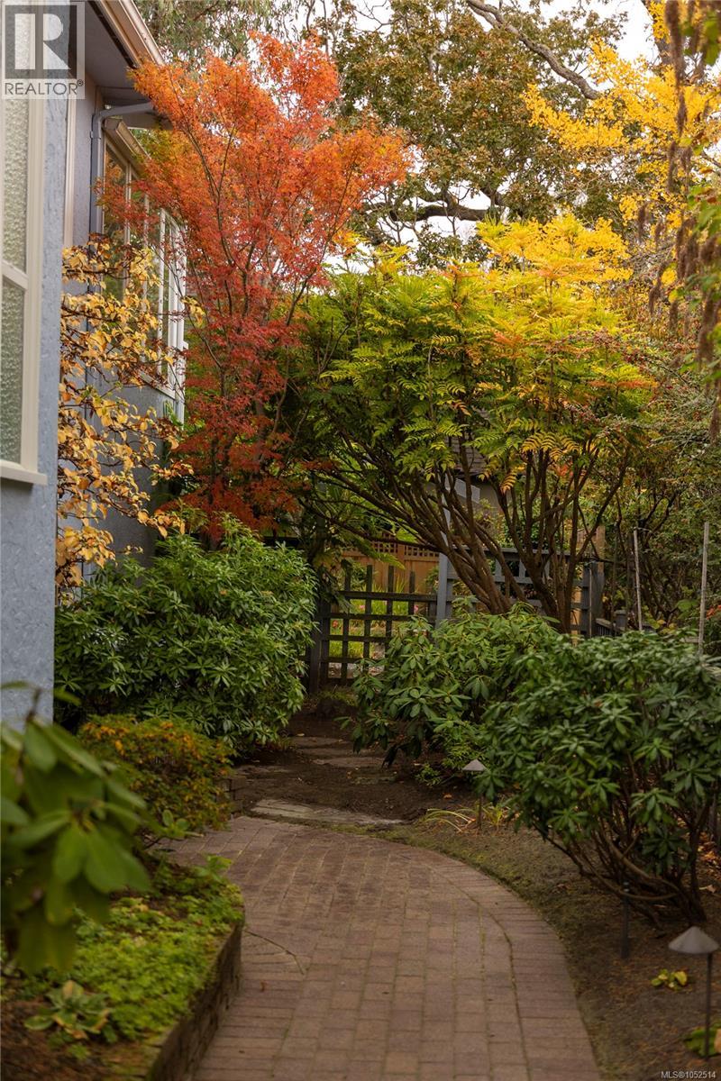  2464 Hazel Street, Oak Bay