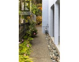 2464 Hazel St, Oak Bay, BC V8S2X5 Photo 37