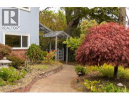 2464 Hazel St, Oak Bay, BC V8S2X5 Photo 32
