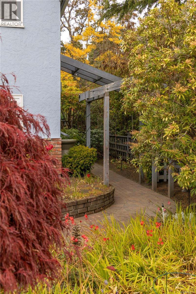  2464 Hazel Street, Oak Bay