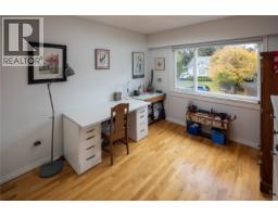 2464 Hazel St, Oak Bay, BC V8S2X5 Photo 16
