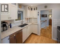 Bathroom - 2464 Hazel St, Oak Bay, BC V8S2X5 Photo 6