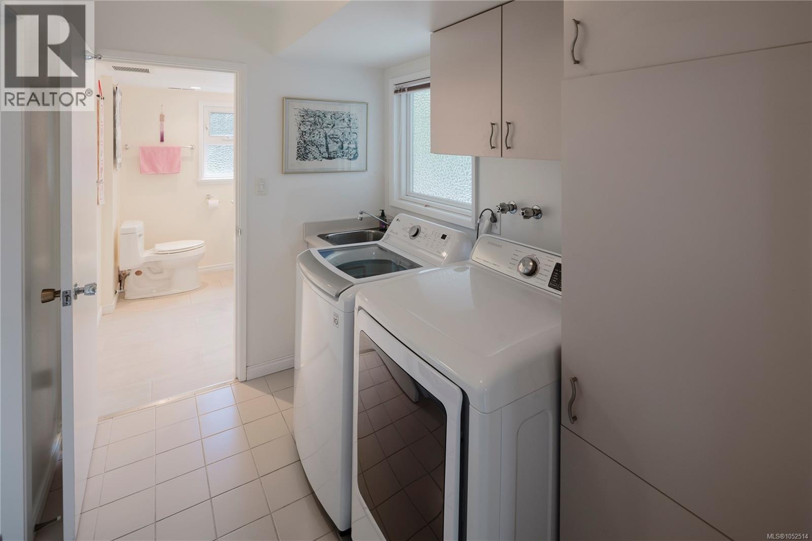  2464 Hazel Street, Oak Bay