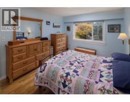 Bathroom - 2464 Hazel St, Oak Bay, BC V8S2X5 Photo 14