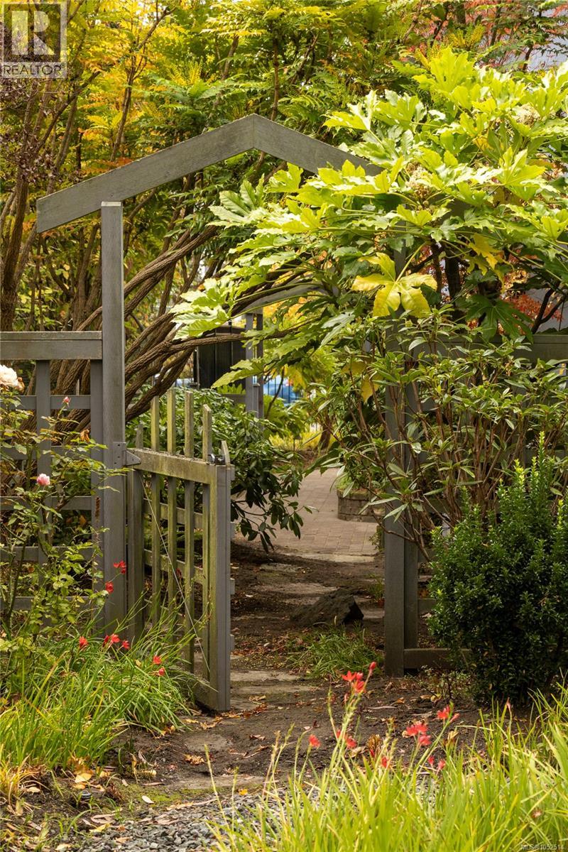  2464 Hazel Street, Oak Bay
