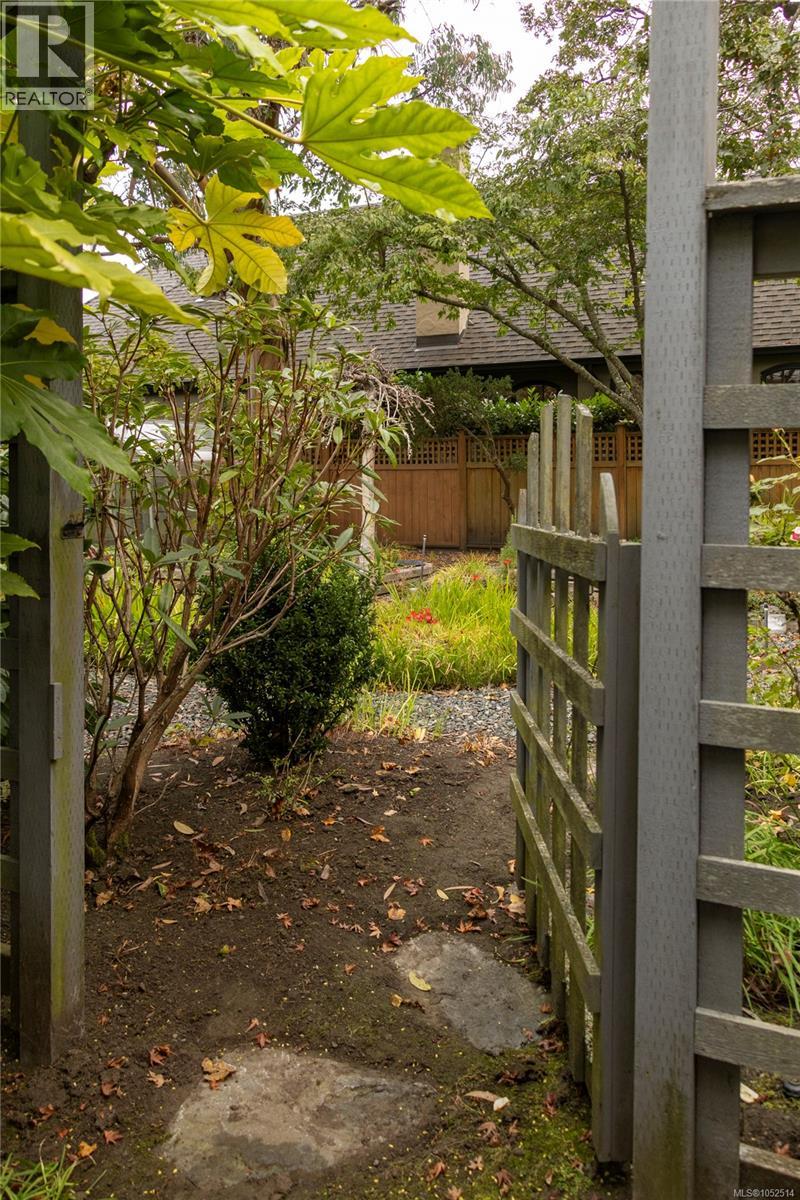  2464 Hazel Street, Oak Bay