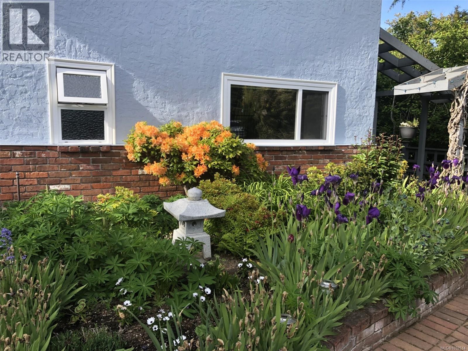  2464 Hazel Street, Oak Bay