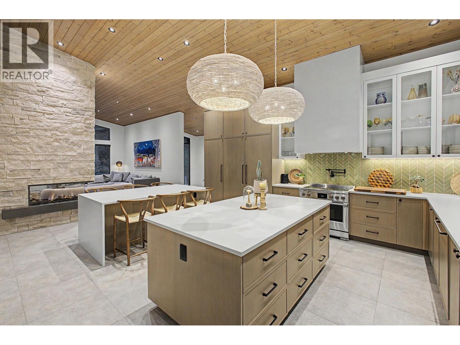 721 Pinehaven Court, Kelowna - Image 1