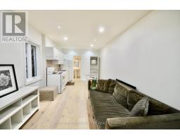 B - 312 Rustic Road, Toronto, ON M6L1W5 Photo 6