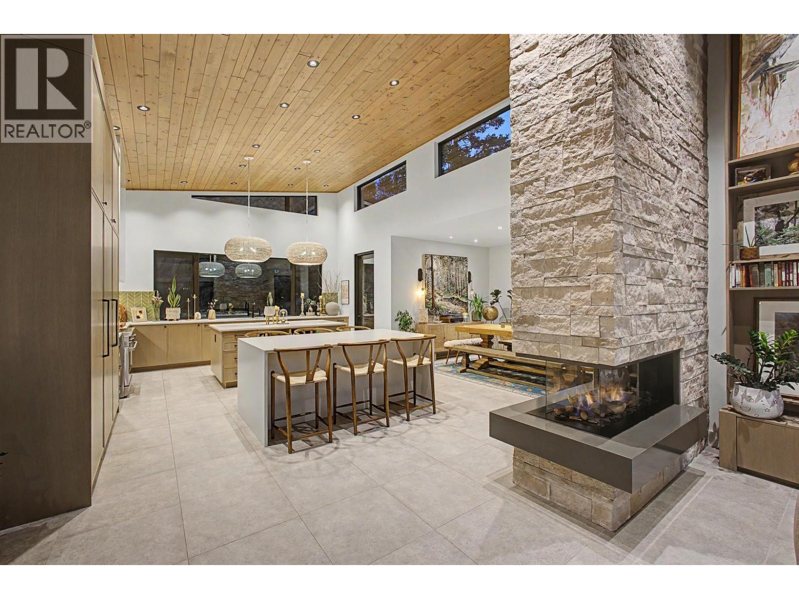 721 Pinehaven Court, Kelowna - Image 1
