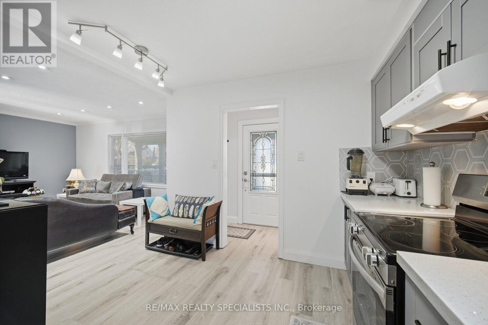 87 Woodward Avenue, Brampton, ON photo 9