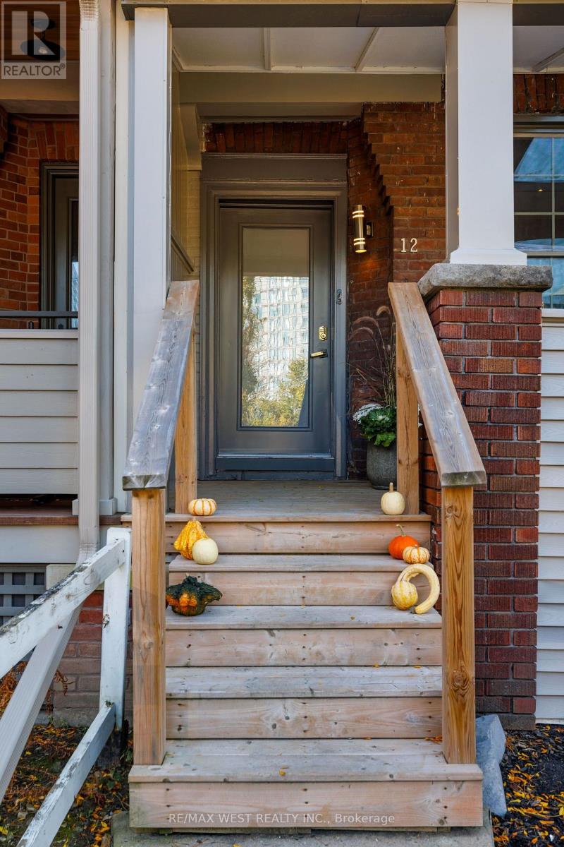 12 Strickland Avenue, Toronto, ON photo 2