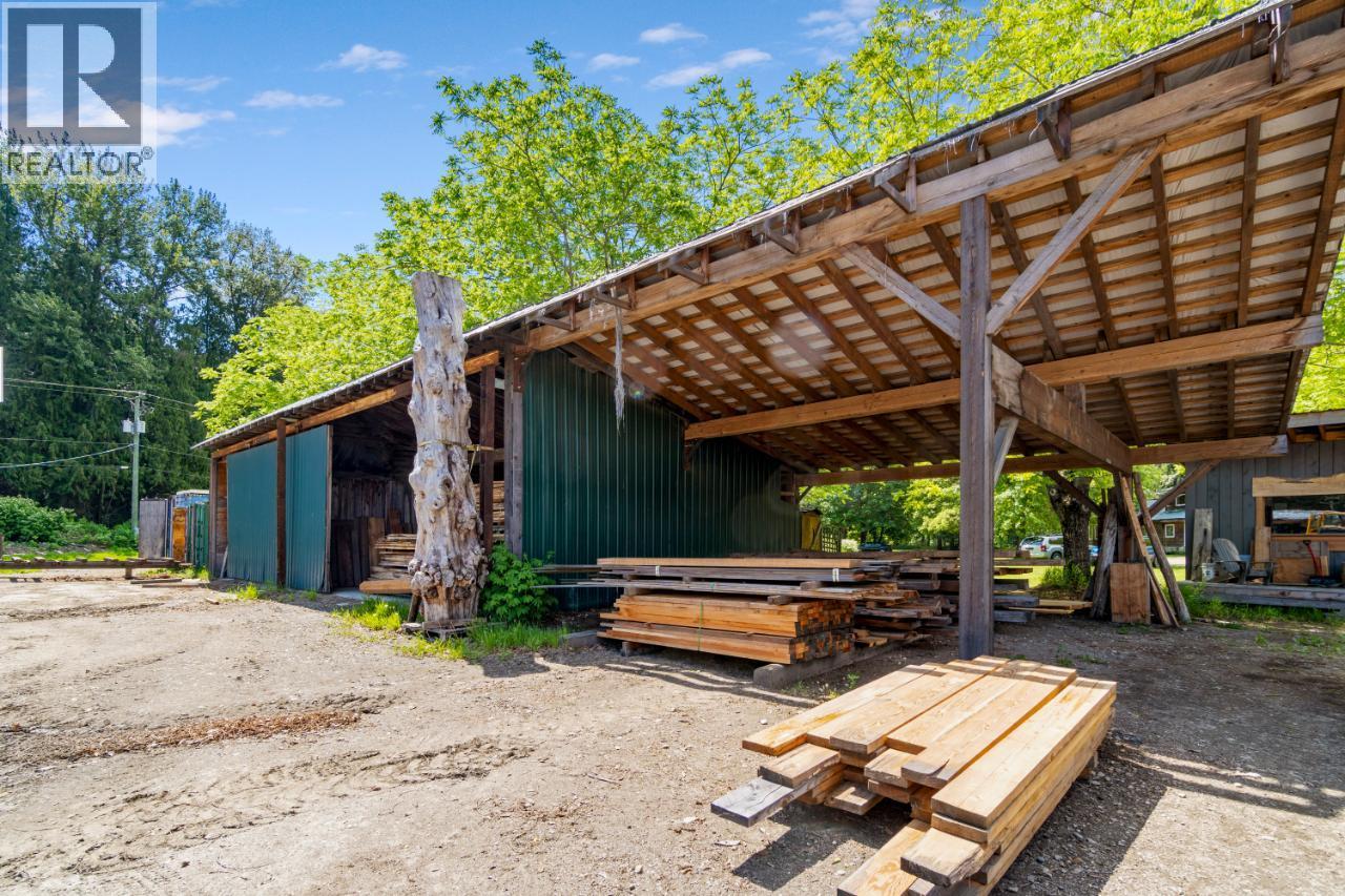 209 LARDEAU RIVER Road, Lardeau - Image 1