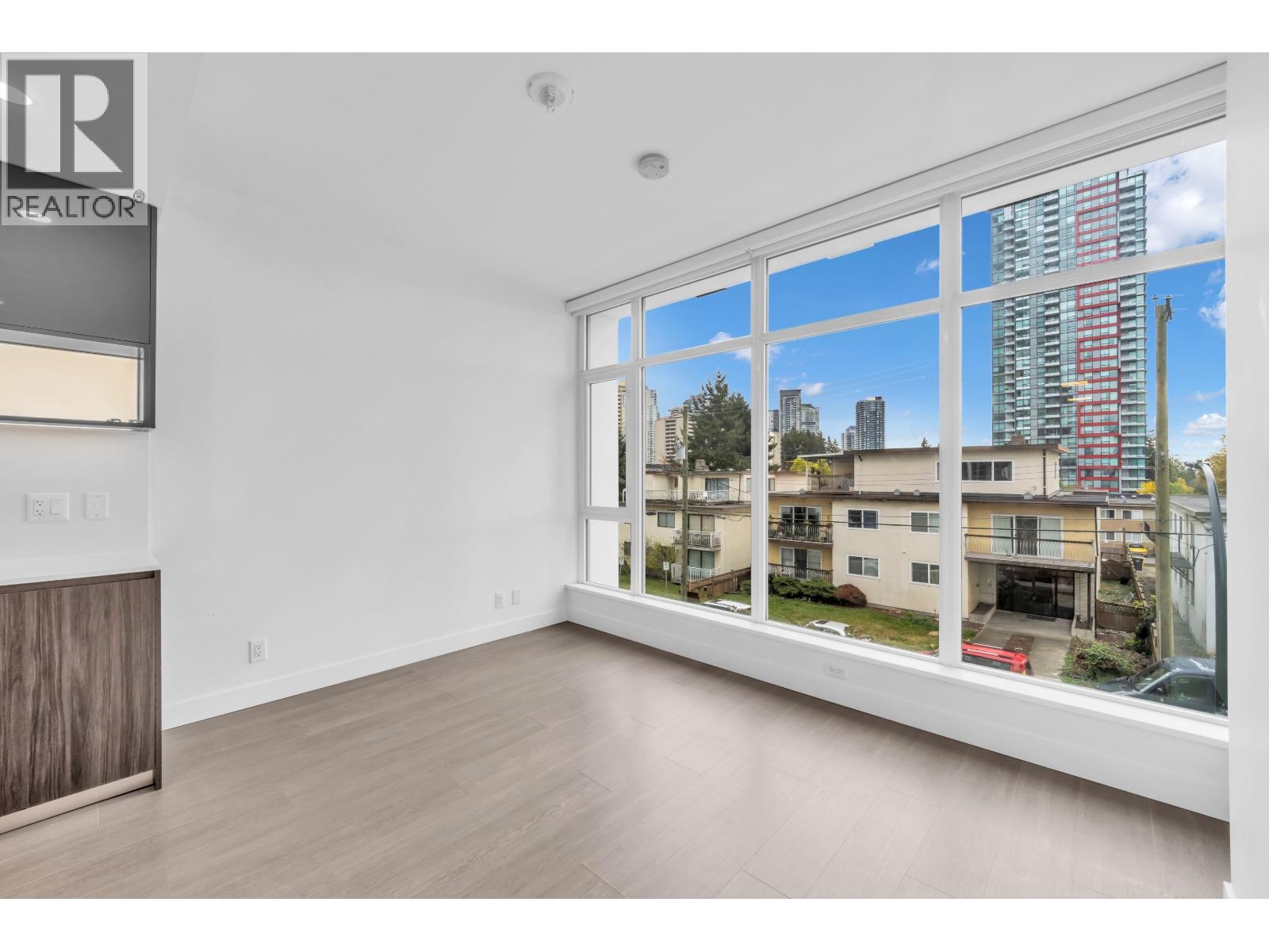 305 6511 SUSSEX AVENUE, Burnaby - Image 1