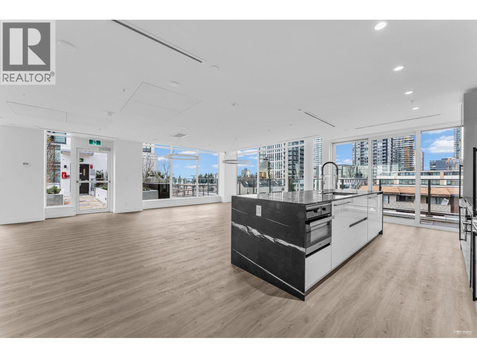 305 6511 SUSSEX AVENUE, Burnaby - Image 1