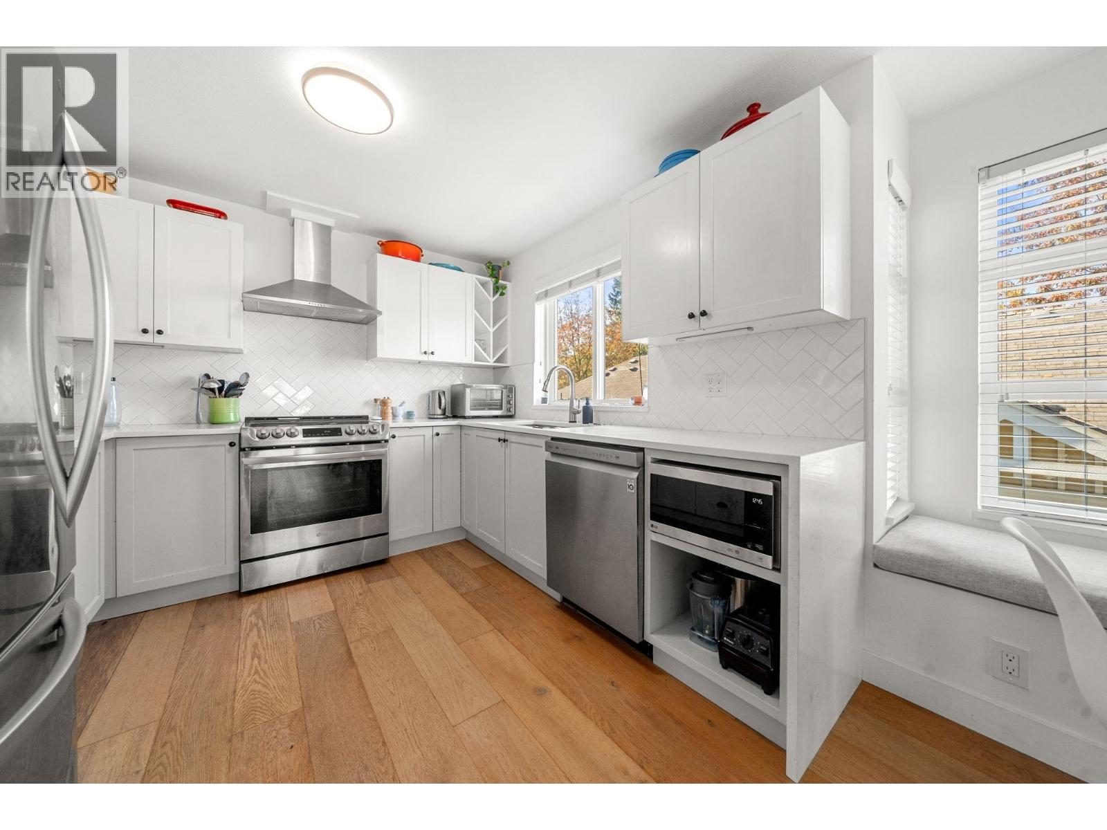 207 183 W 23RD STREET, North Vancouver - Image 1