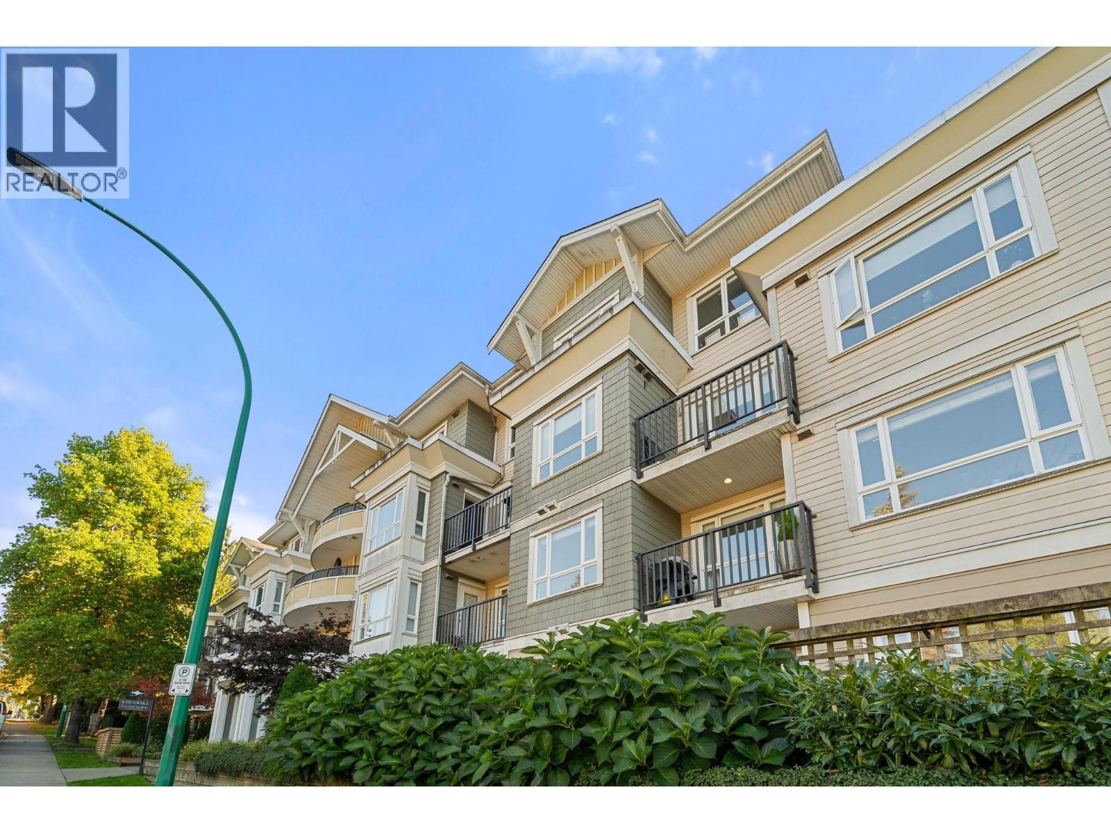 207 183 W 23RD STREET, North Vancouver - Image 1