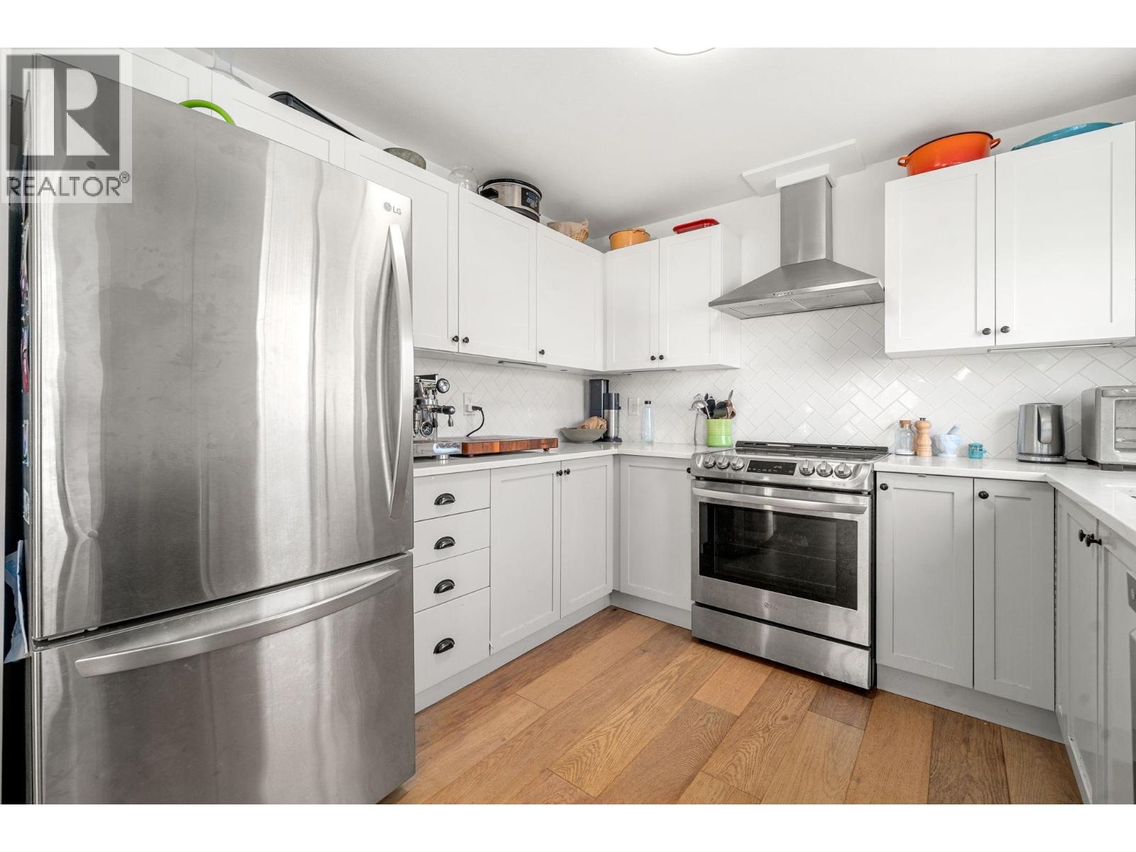 207 183 W 23RD STREET, North Vancouver - Image 1