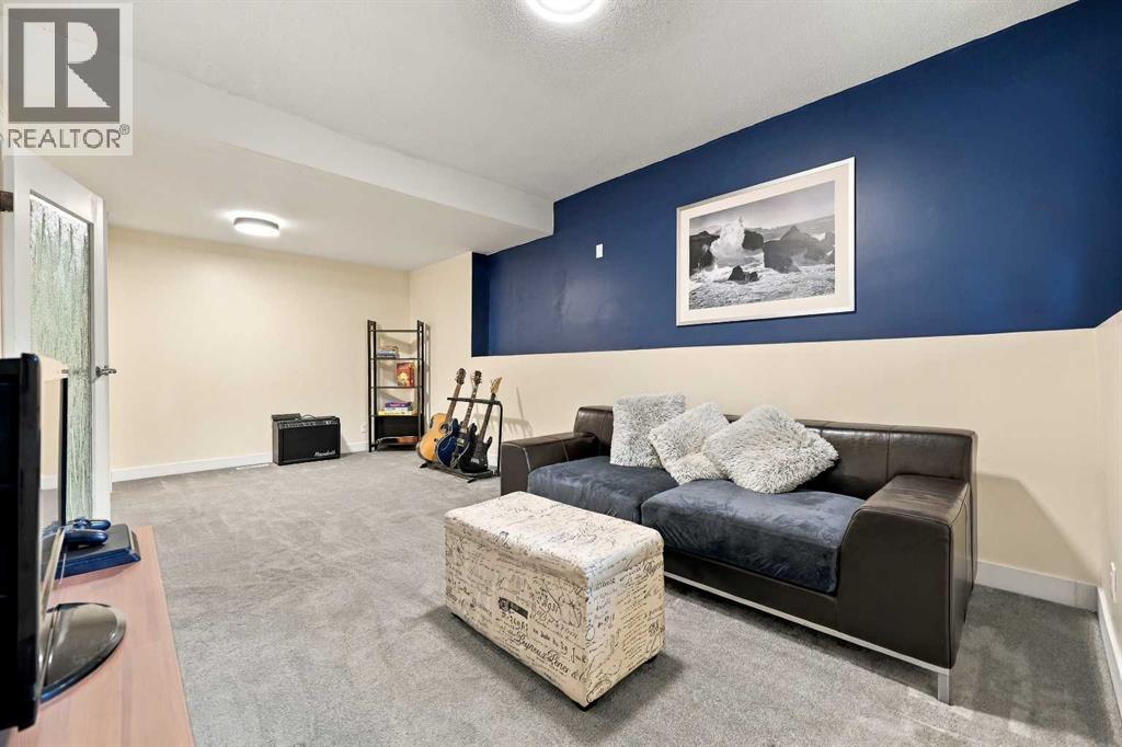 71 Hawkhill Way NW photo 39